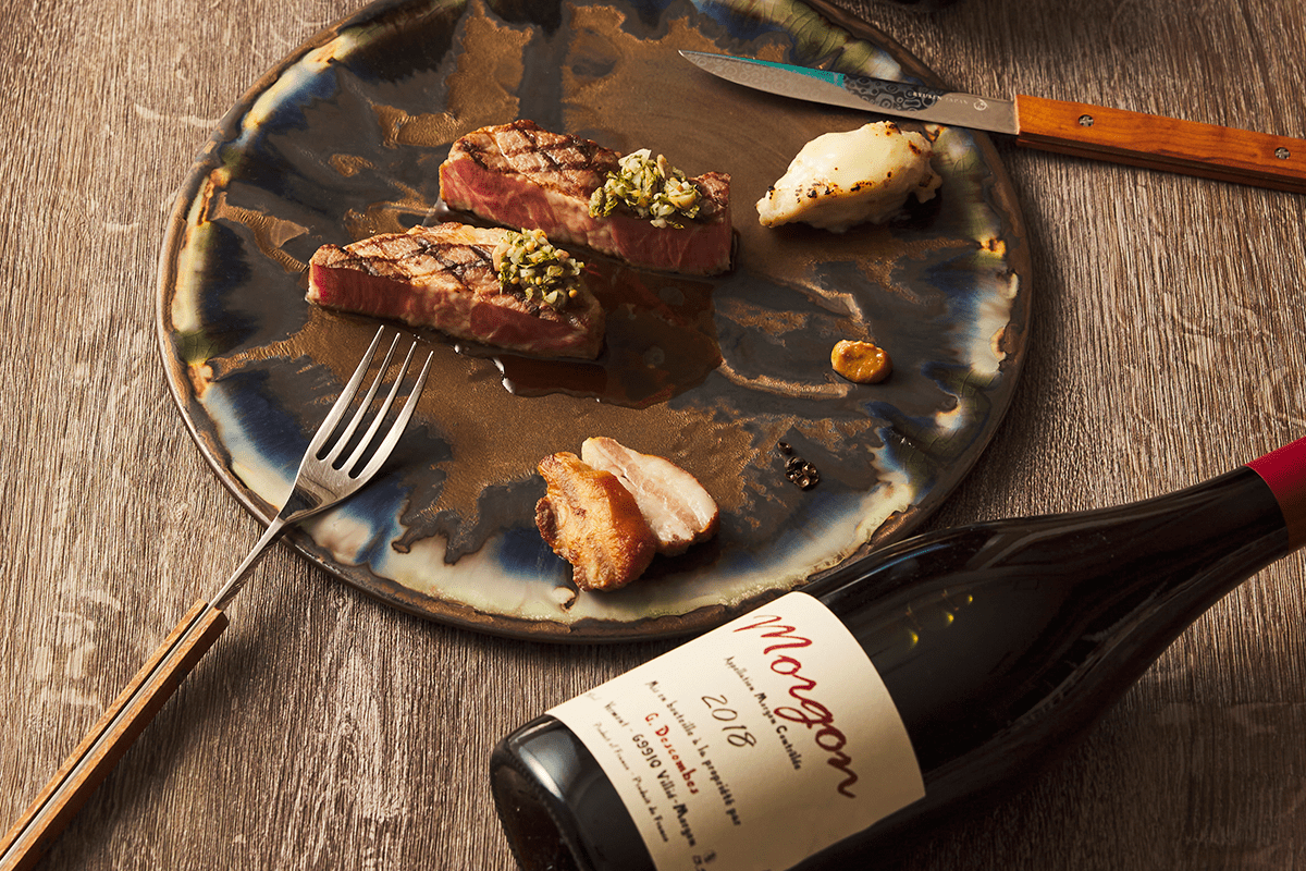 沖縄の貴重な豚肉を使用したメインディッシュ