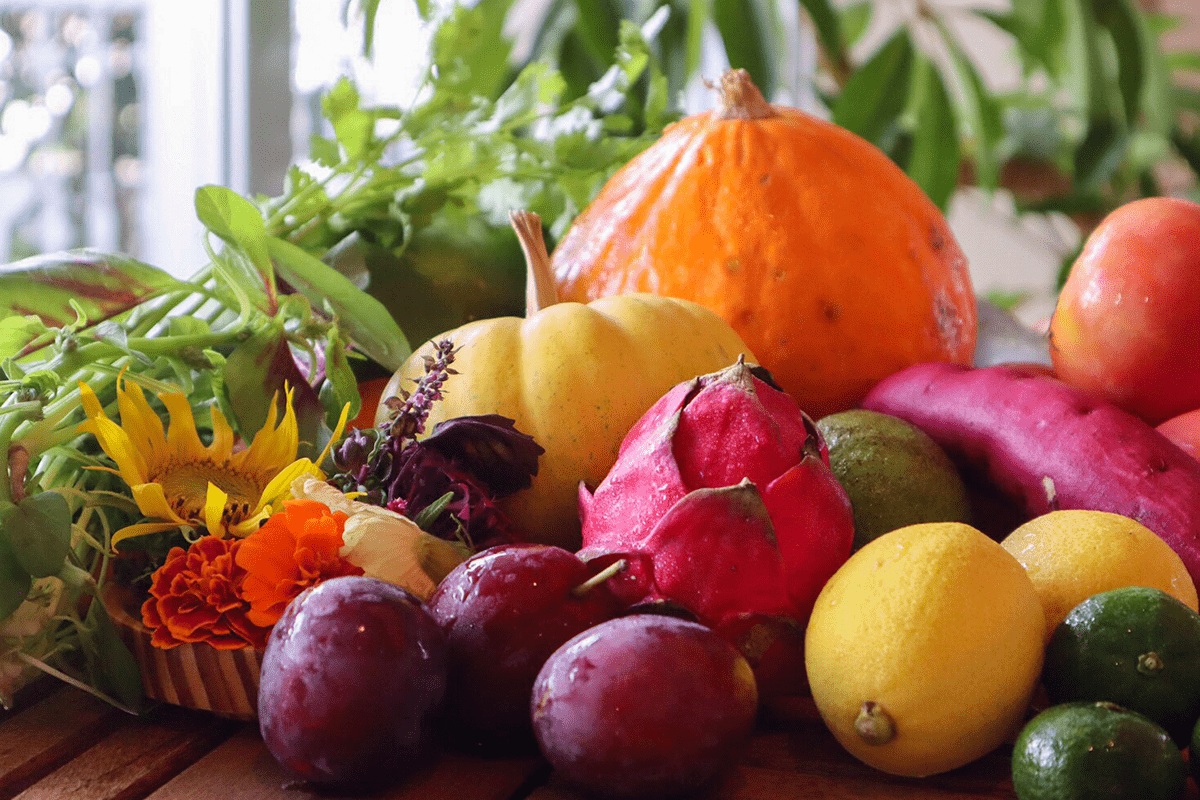 沖縄で採れた色鮮やかな野菜
