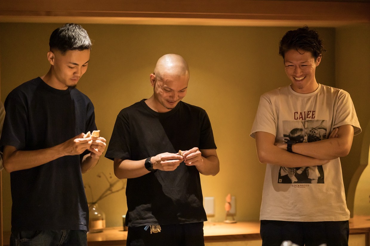 食べ比べて「それぞれ違う」と驚く参加者。